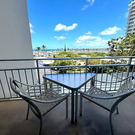 Ilikai Apt 302 - Spacious Studio With Stunning Ocean & Harbor Views Honolulu Kültér fotó
