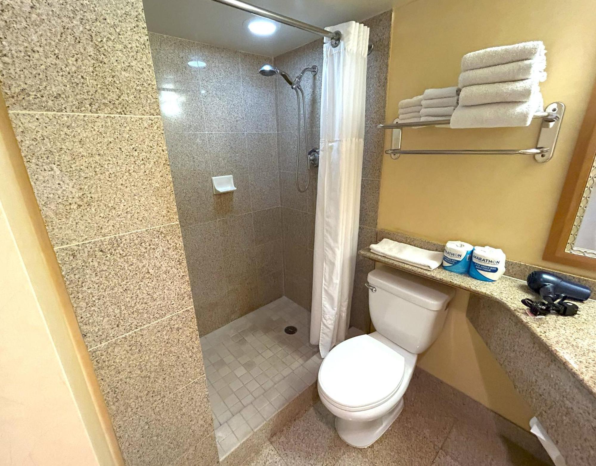 Ilikai Apt 302 - Spacious Studio With Stunning Ocean & Harbor Views Honolulu Kültér fotó